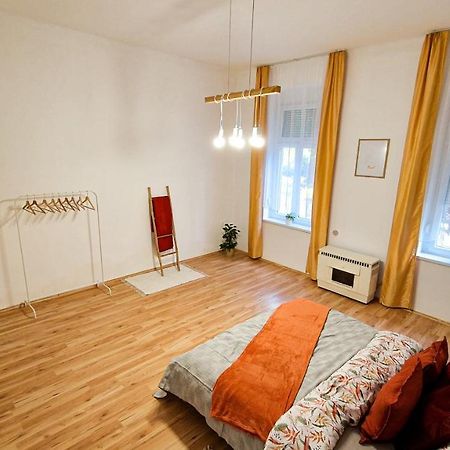 Appartamento Pearl Apartman Győr Esterno foto