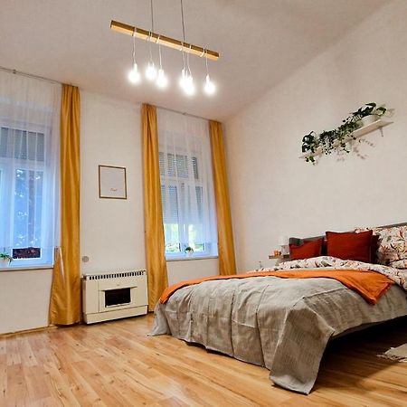 Appartamento Pearl Apartman Győr Esterno foto