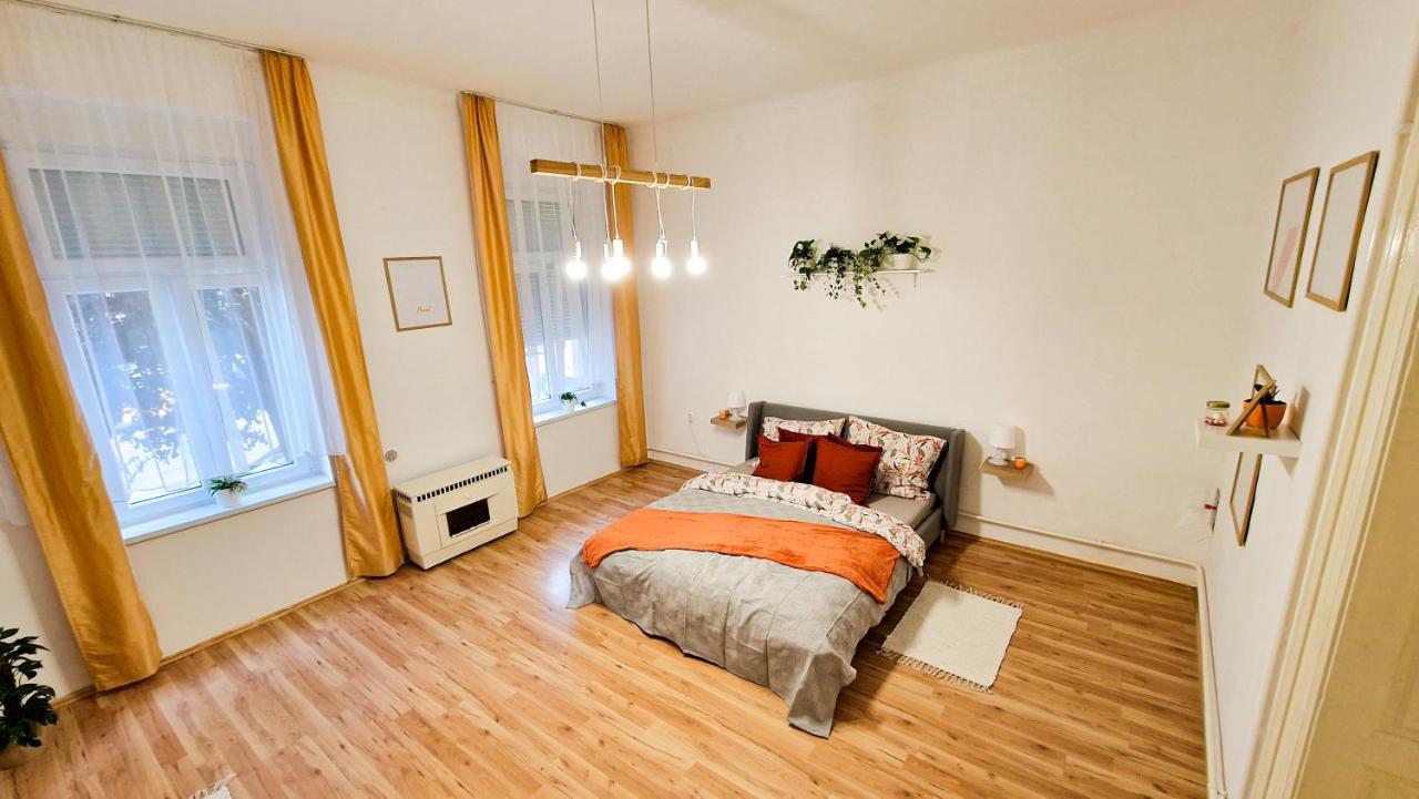 Appartamento Pearl Apartman Győr Esterno foto