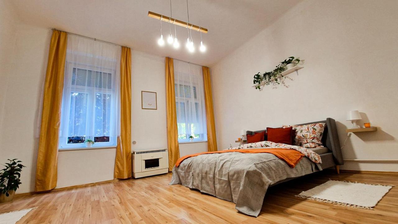 Appartamento Pearl Apartman Győr Esterno foto